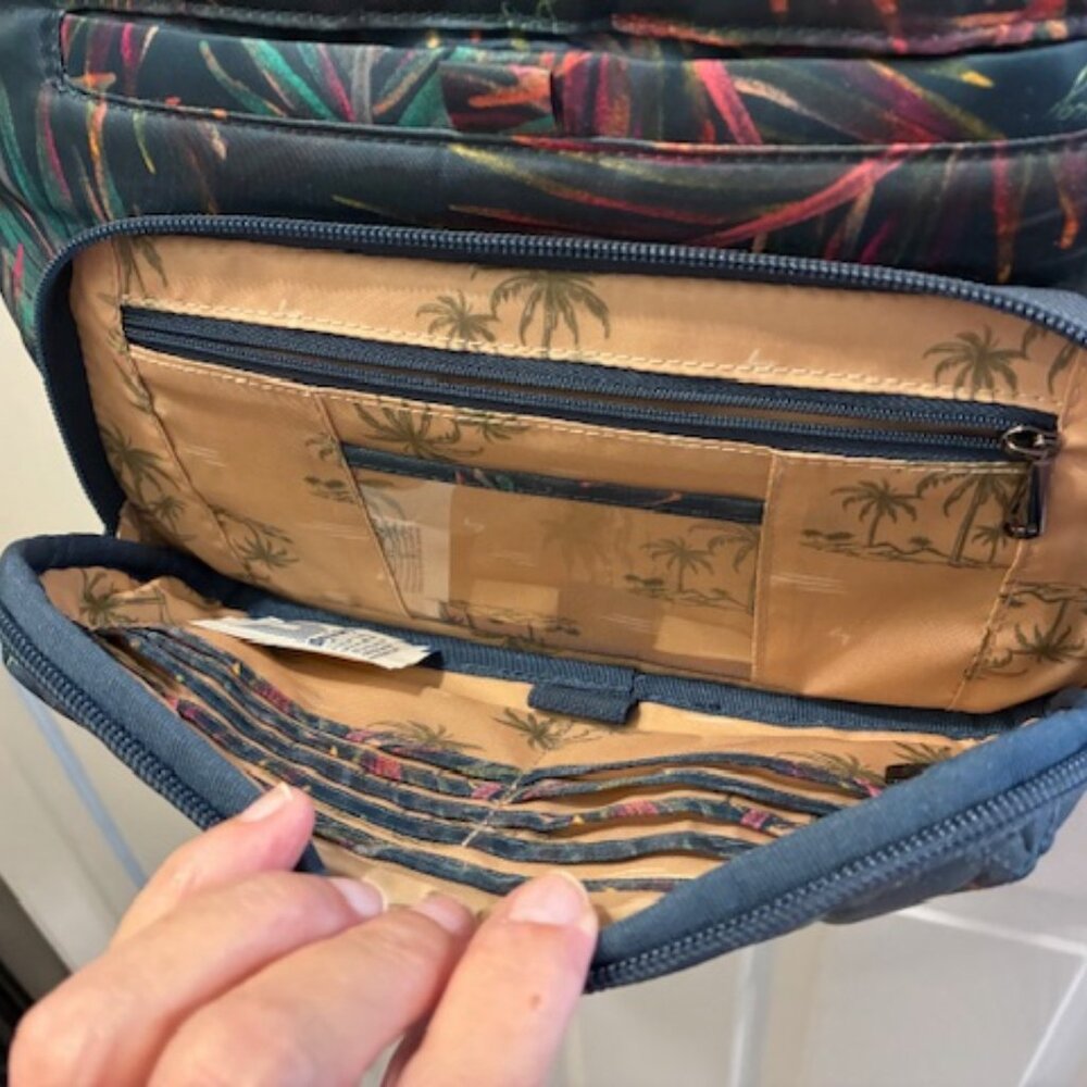Lug Samba XL Crossbody Bag - Excellent Used Condition (Absolutely like-new) - Picture 3 of 7